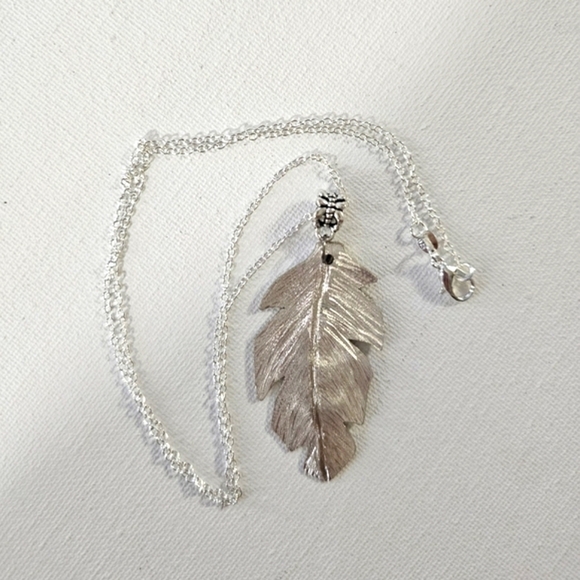 NWT Silverplate pendant feather hand carved and engraved from vintage flatwear. - Picture 2 of 5